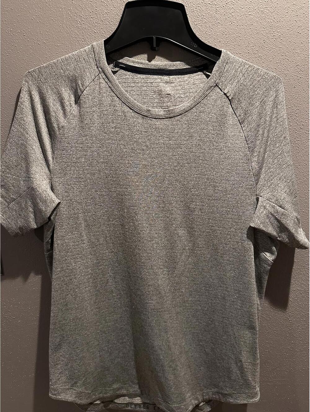 Lululemon Mens Gray Short Sleeve Athletic Shirt Performance Training Tee M